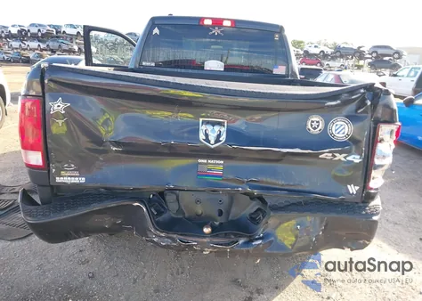 2019 Ram 1500 Classic Express 4X4 6'4 Box из США, поврежденный, VIN 1C6RR7FGXKS571553